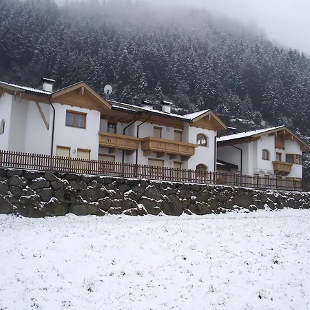 Haus Peter Schiestl アパート *