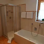 Haus Peter Schiestl Apartamento *